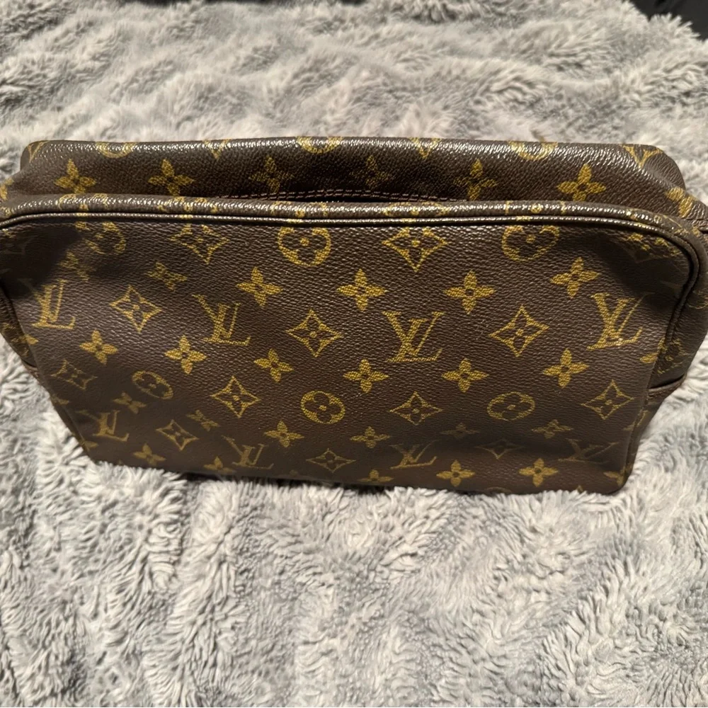Louis Vuitton Black and Gray Photography Bag - Picture 2 of 6